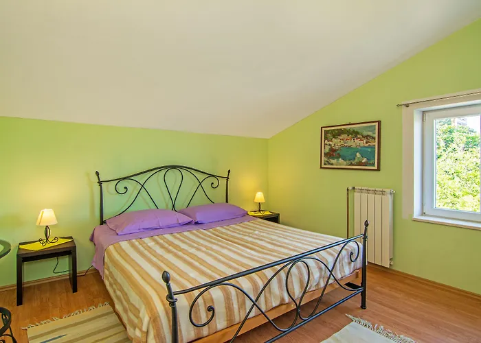 And Irma Konukevi 4*